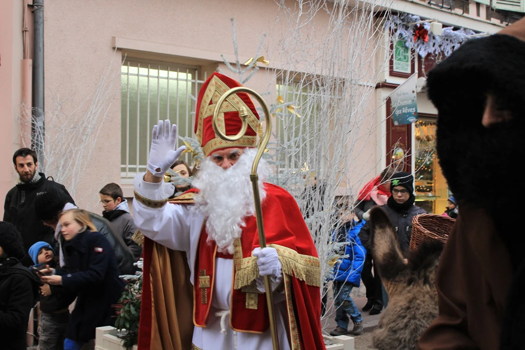 Parade Saint Nicolas, son âne et Père Fouettard